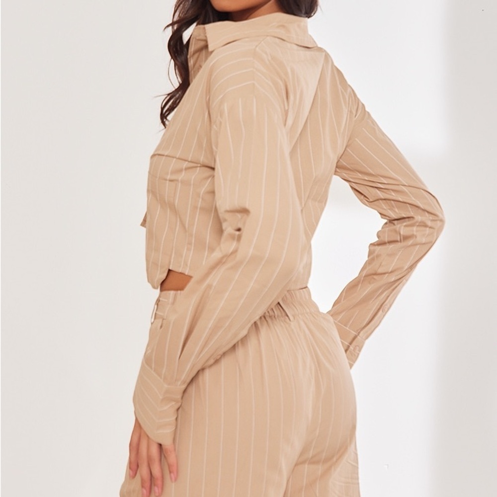 Prettylittlething STONE POPLIN PINSTRIPE POCKET DETAIL CROPPED SHIRT NWT 4 - Picture 4 of 11